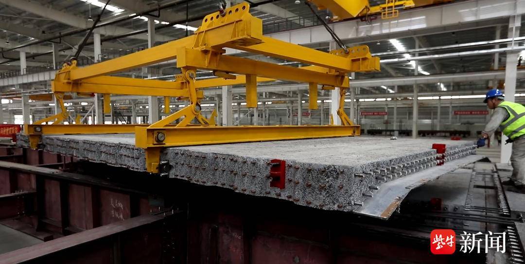 宁滁高速首件预制桥面板完成浇筑_混凝土_生产_精度