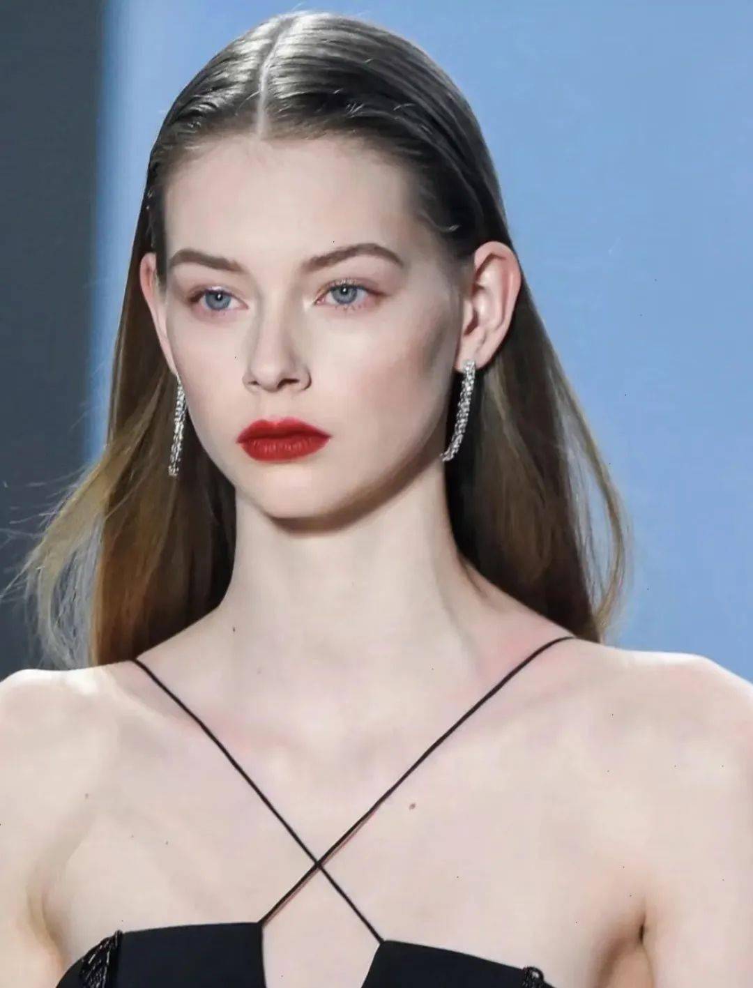 95后仙女系超模,出道即巅峰,清冷高级脸一路开挂,被称为"香奈儿亲闺女