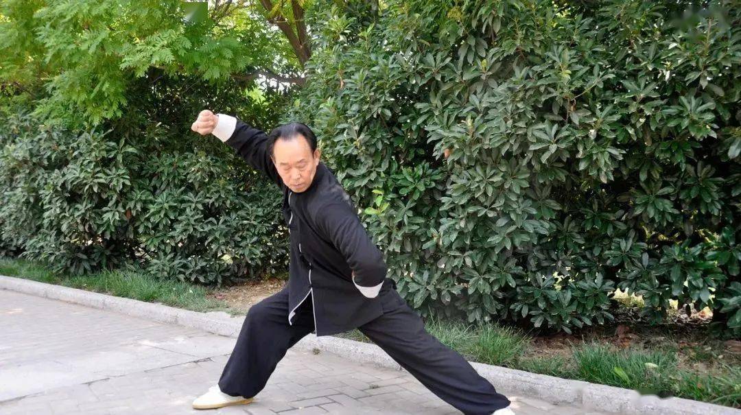 太极拳修炼的3个诀窍,掌握了迅速成高手!_动作_自然_三个阶段