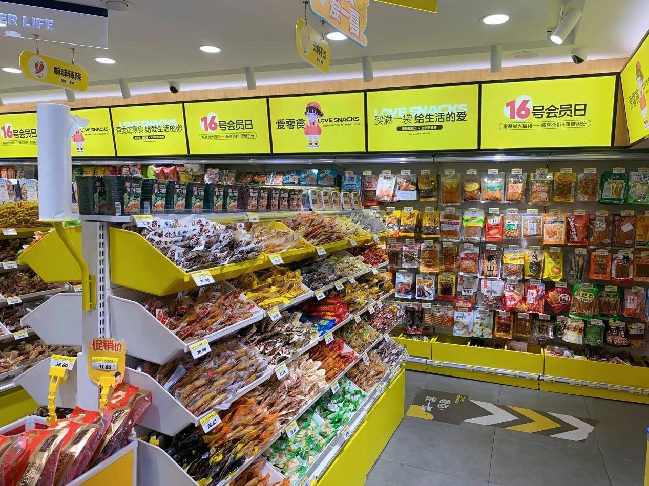 新闻有观点·行业洞察|县城疯狂开店,"量贩零食店"靠什么赚钱?