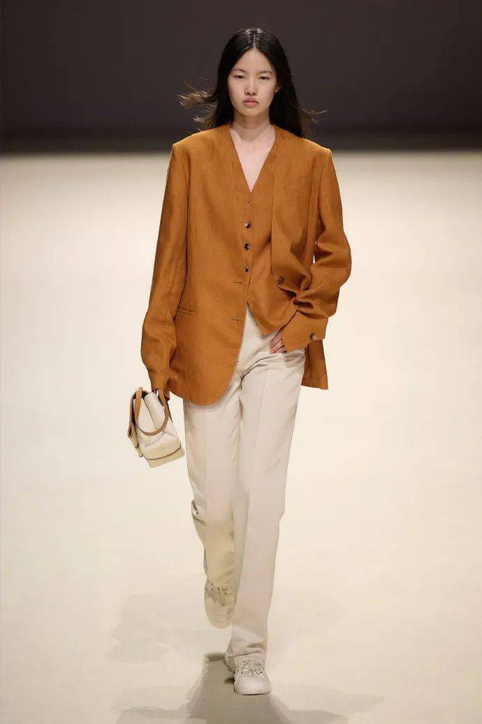 uooyaa_女性_衣服