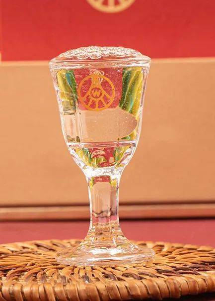 五粮液再创经典!52度普五精髓,绝美礼盒设计,不到两百拿下