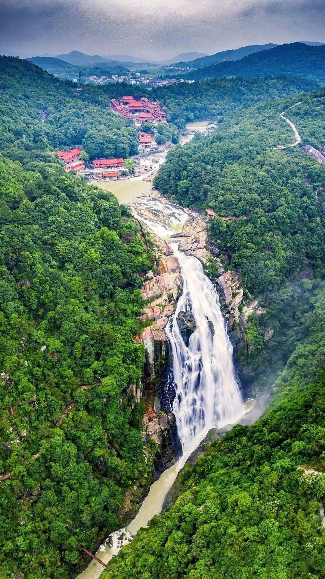 《九鲤湖》作者:何艺勇,朗诵:快乐一生【2010期】_远方_平台_瀑布
