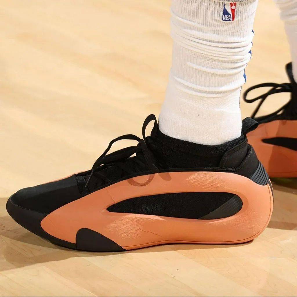 哈登8 也玩「黑脚趾」!多款新配色曝光!_adidas_harden_vol