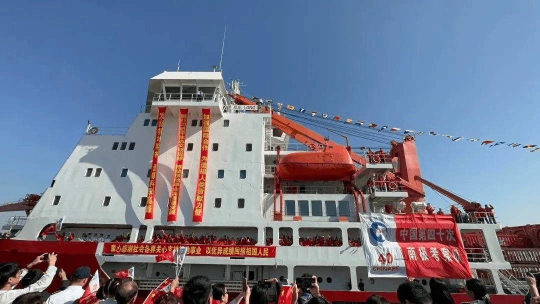 爆红的南极旅行团,是他用命换来的