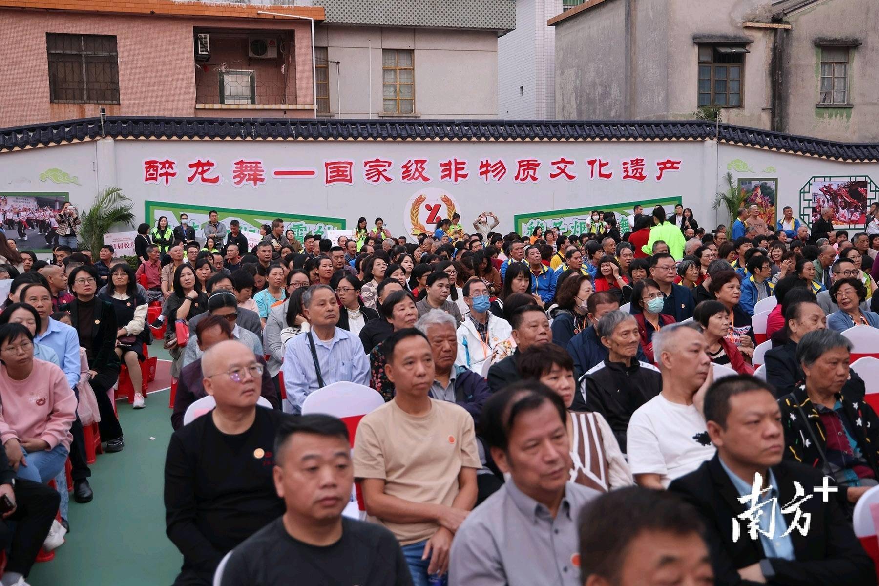 2亿元,先后建成了铁城中学等优质