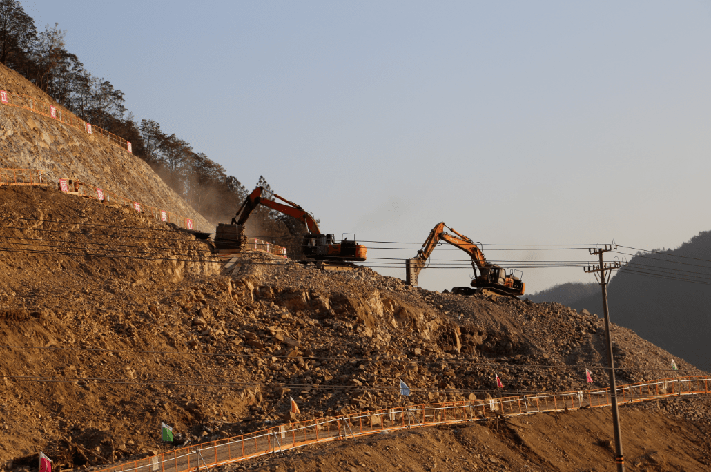 9月24日,104國道天台響巖至至界嶺段改建工程取得土地批覆,縣交通集團