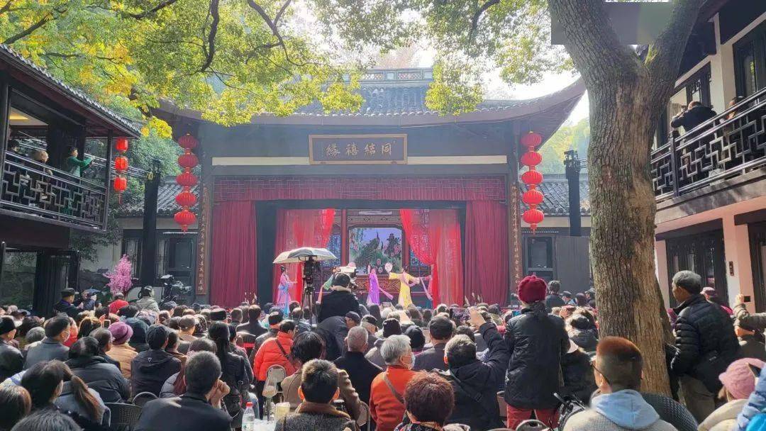 黃金搭檔致敬戚畢經典,黃龍洞景區上演越劇大戲《玉堂春》_演出_戲迷