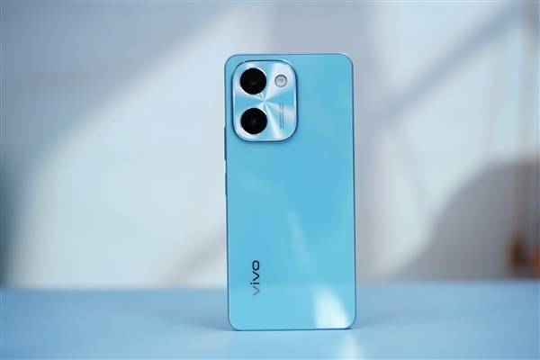 512GB手机仅售1599元!vivo Y100i图赏(图7) 512GB手机仅售1599元!vivo Y100i图赏(图7)
