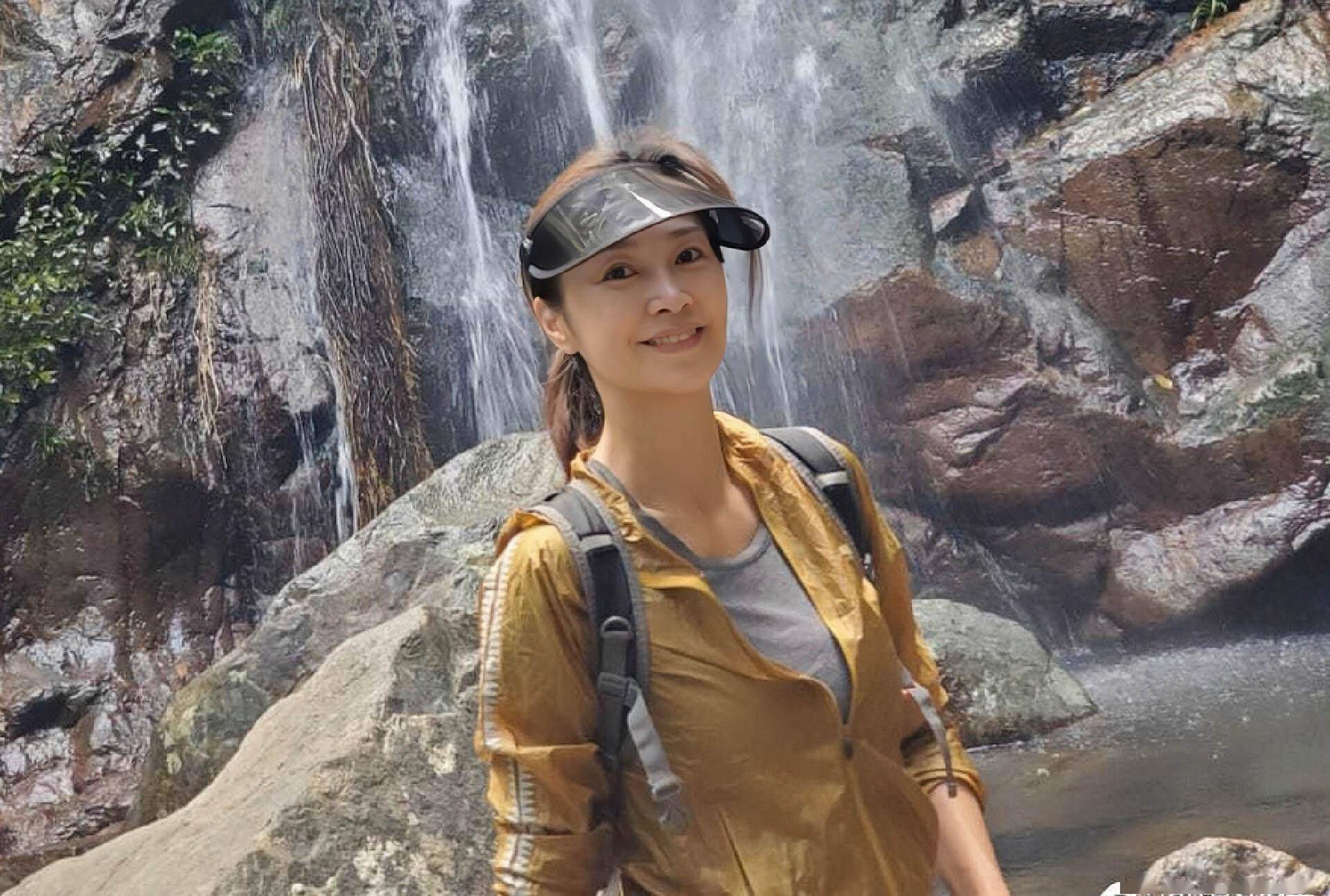 李克勤50岁妻子被曝怀三胎,每月还60万房贷,自曝经济压力有点大