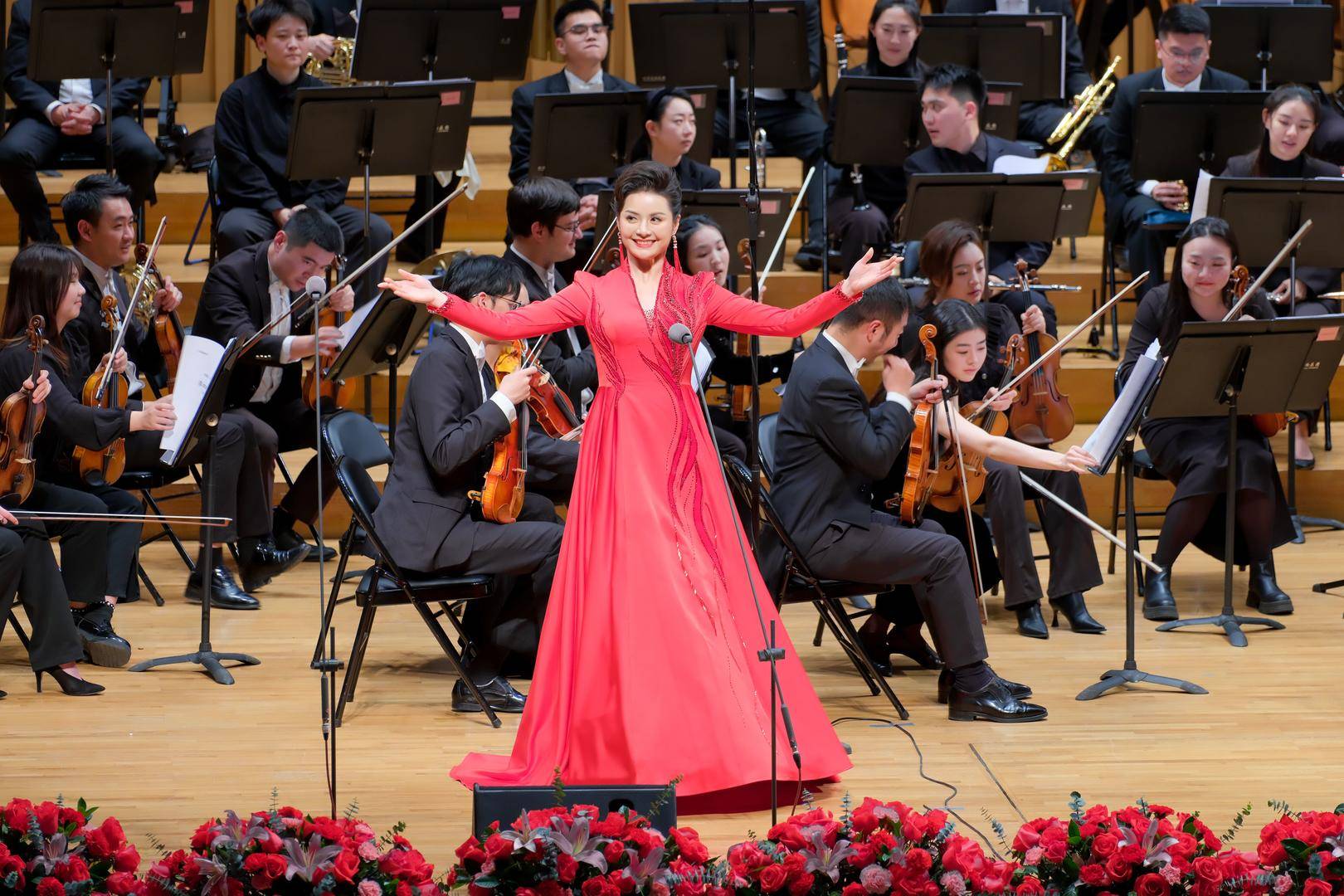 "倩倩长歌"王倩独唱音乐会在成都举行_歌剧_民族_四川