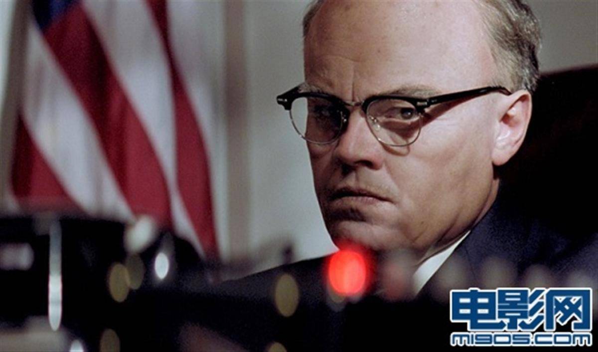 "冬兵"演特朗普,"小丑"变拿破仑,这些演员演政要超有"反差萌"_电影