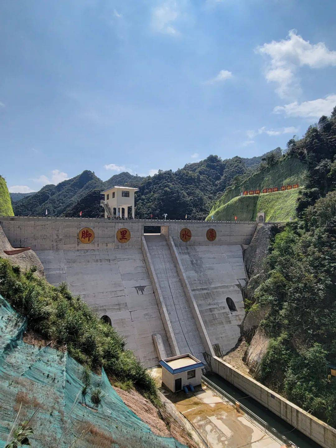 凯里市脚里水库工程建设进展顺利,目前已建成水坝_供水_旁海镇_建筑物