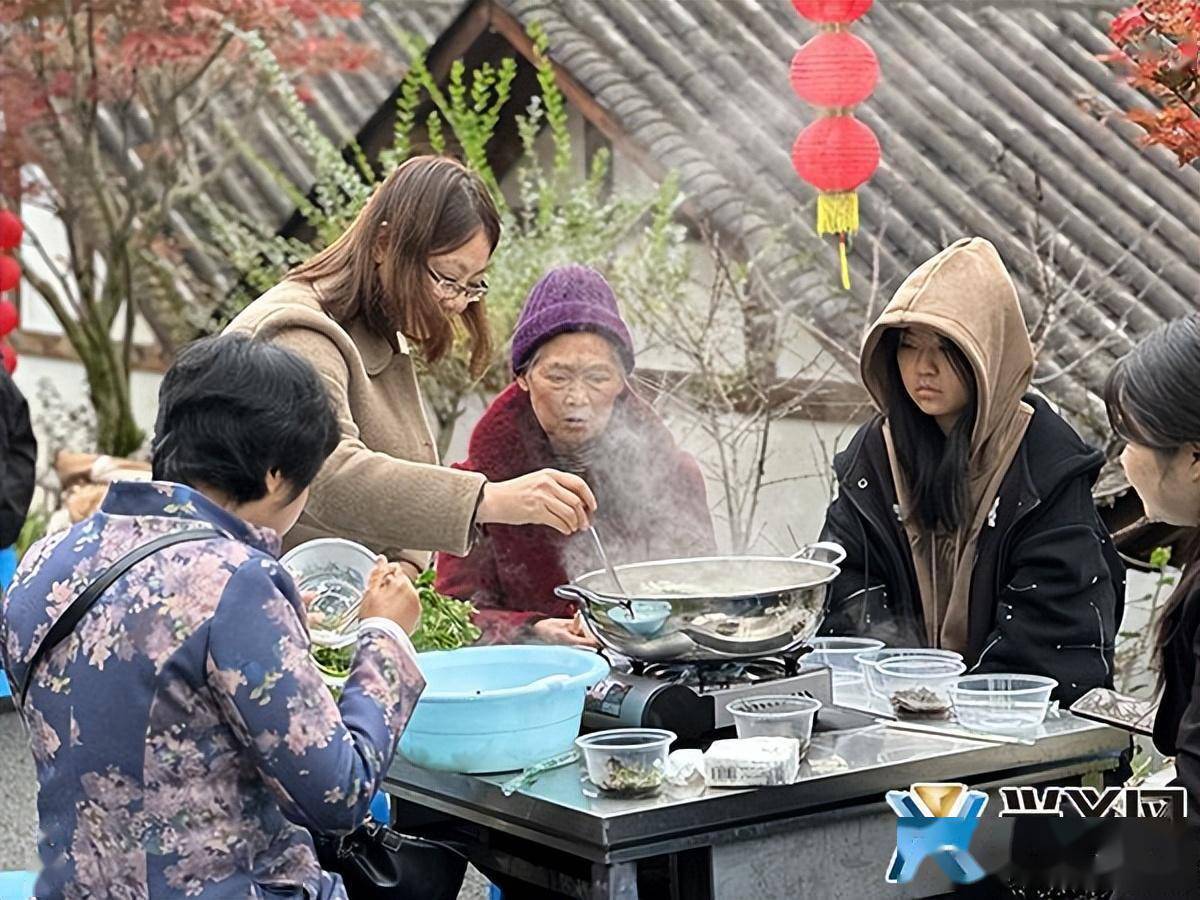 当天,兴义市阳光谷旅游度假区在奇香楼设下长桌宴接待八方来客,小肠