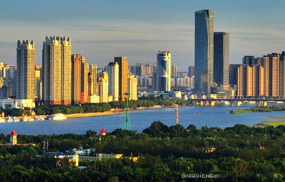 航拍哈尔滨:江南江北好景色_松花江畔_大桥_城市
