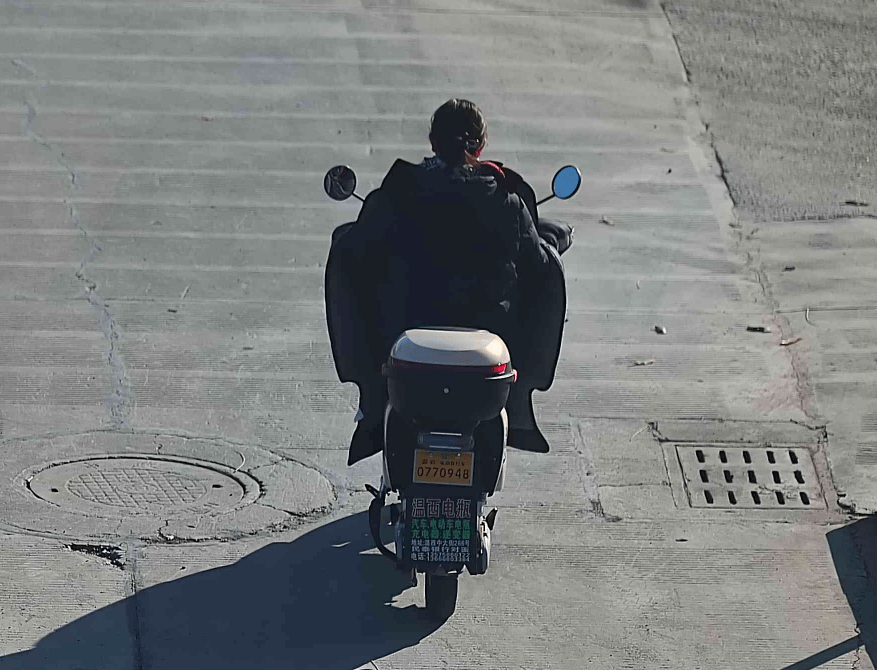 违法时间:2023-12-06 08:59:54违法地点:九龙大道温峤老酒违法行为:未