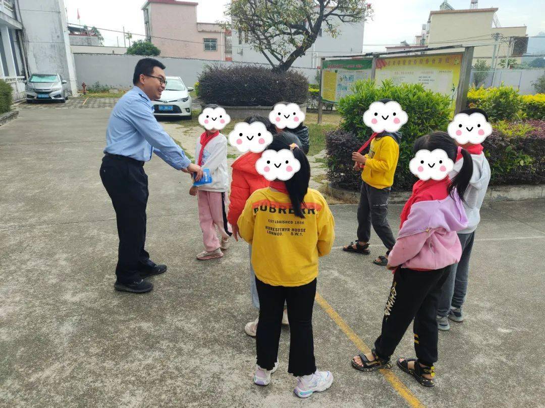 南山派出所在南山小学,下云派出所在京埔小学,灰寨派出所在灰寨中学