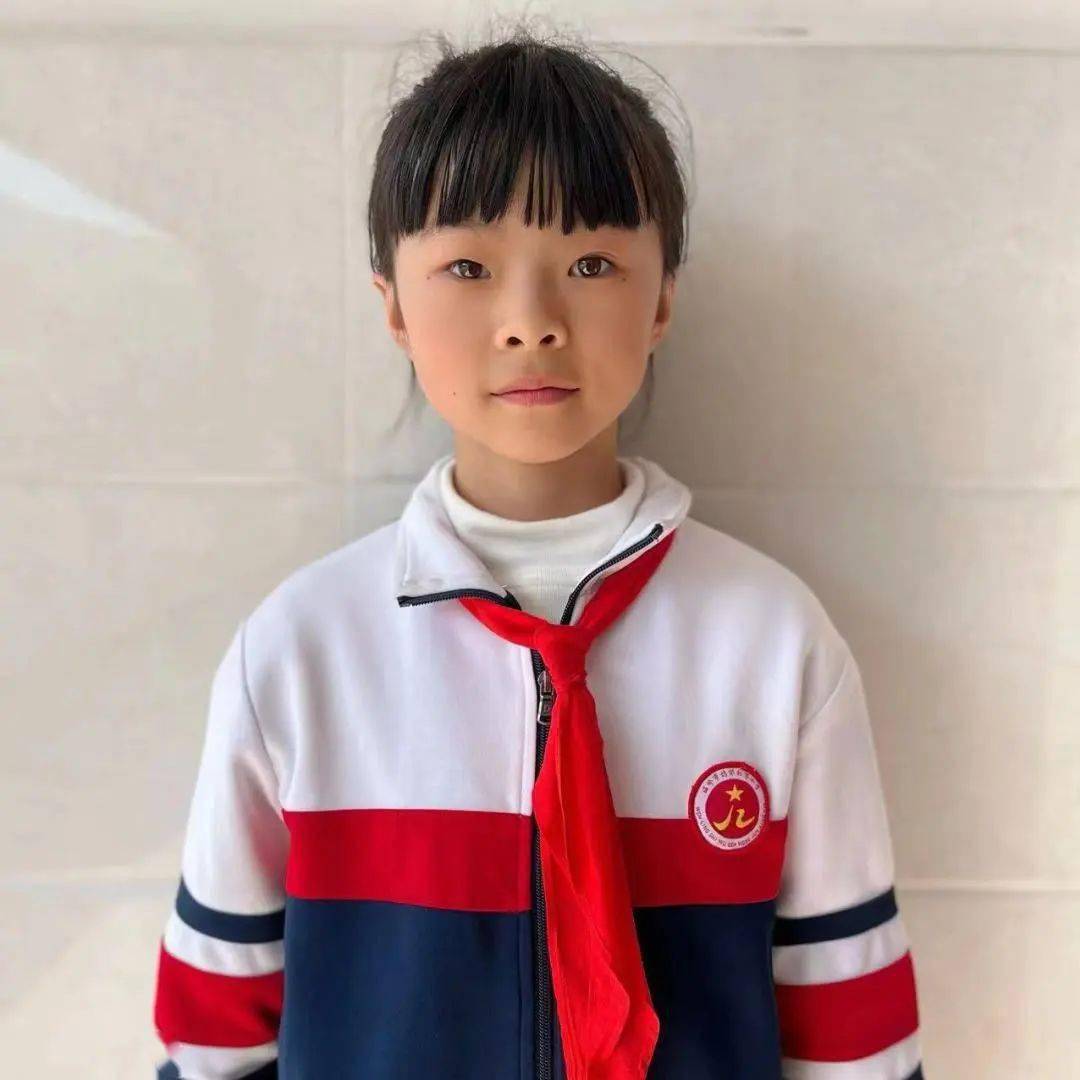 蔡紫涵温岭市红军小学五(4)班她是一个性格开朗,热爱集体,积极向上