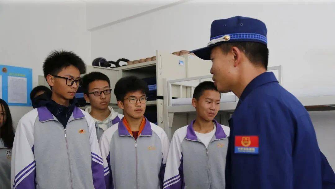 安宁中学太平学校高中部学生走进云南省森林消防总队训练大队