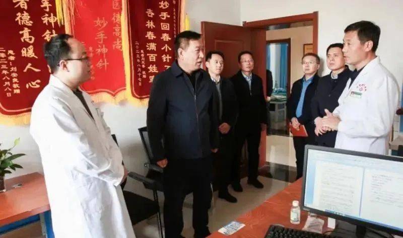 据"微耀州"消息12月4日,耀州区委书记区委主题教育领导小组组长张峤到