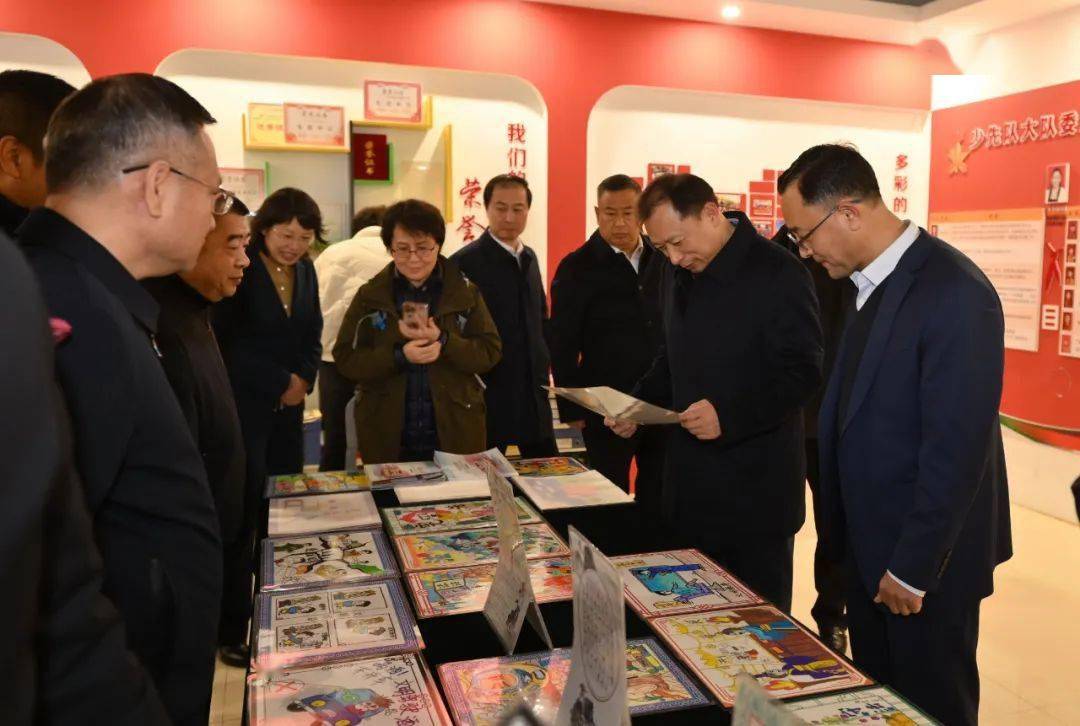 会前,与会领导,专家现场观摩了晏婴小学,稷下学宫考古现场