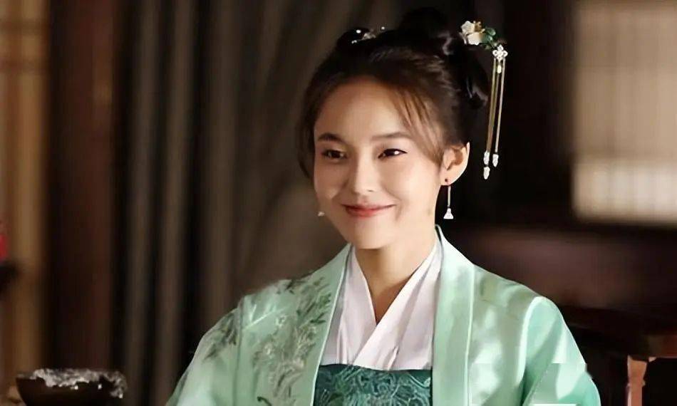 "冻龄女神"张佳宁:拒绝认亲父,百万豪宅送母,出道14年零绯闻_母亲