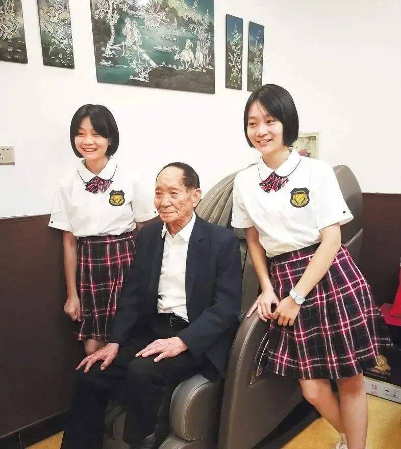 袁隆平孙女上幼儿园,老师:你们爷爷是干什么的,孙女:是看天气预报的