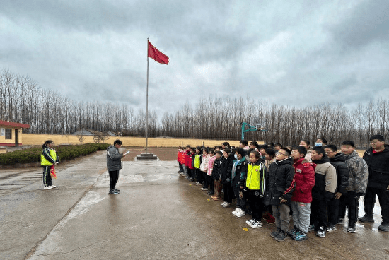 莒南縣洙邊鎮高莊小學舉行國家公祭日主題升旗儀式_全體師生_人民