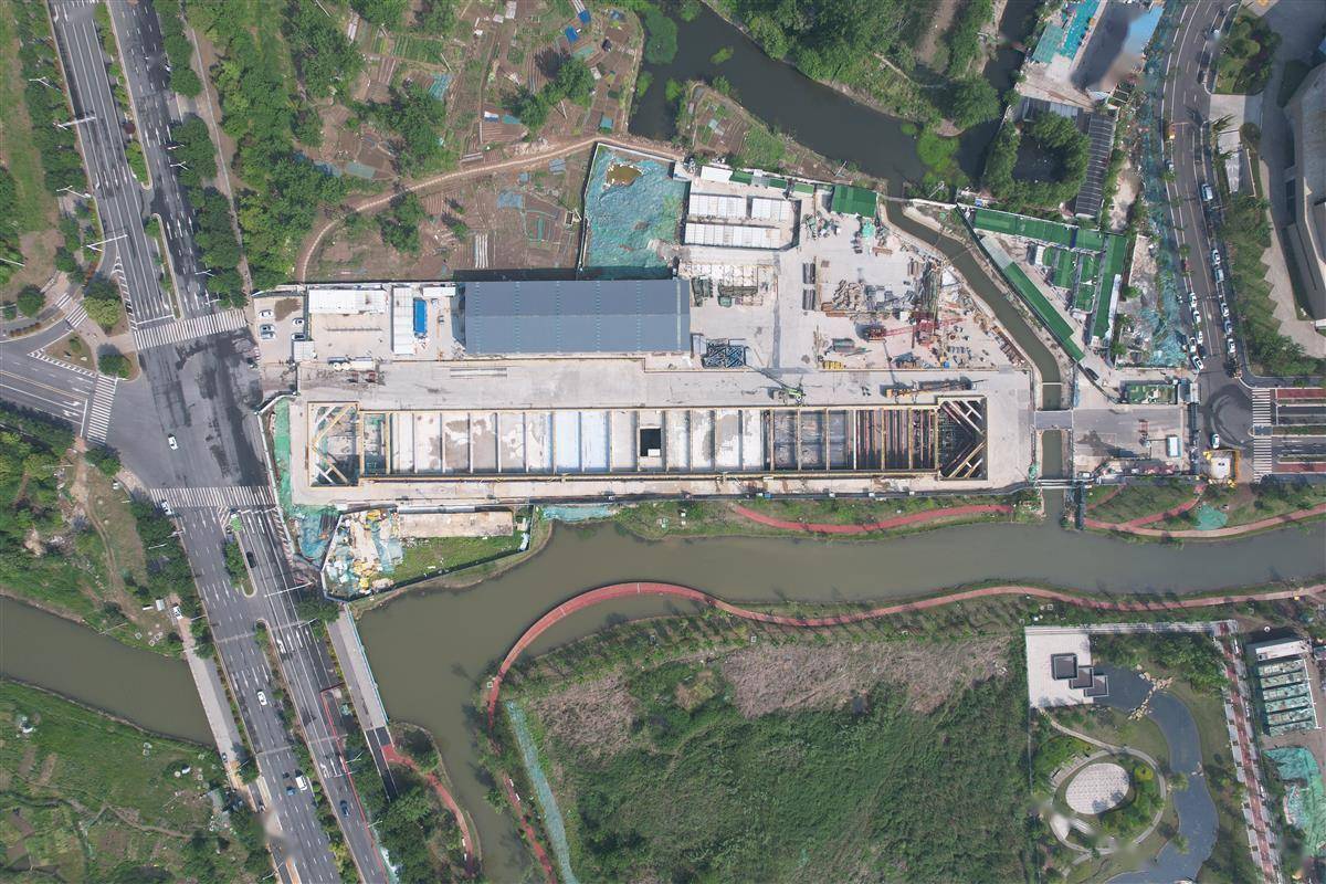 中交二航局建功南京 “豆腐块”里建成无柱地铁站