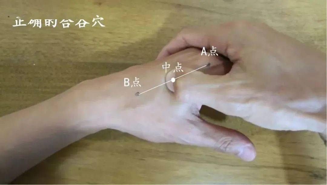 有一种锻炼法,比游泳跑步更简单,百岁经络学家也在练!_中国_视频_治疗