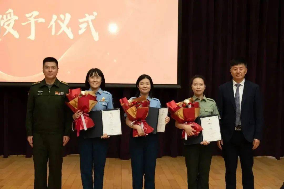 港中大(深圳)三名退伍大學生軍旅生涯分享會成功舉辦_軍人_同學_生活