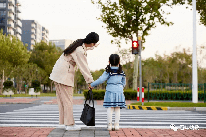 【養育·指導】冬季幼兒接送安全注意事項_孩子_家長_電動車