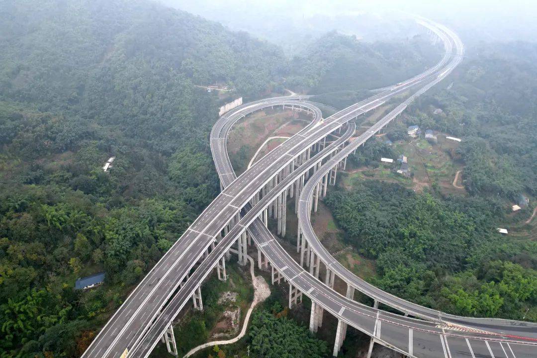 高速绕城段建设现场荔枝湾旅游公路连接线工程完工通车峨眉河风景道
