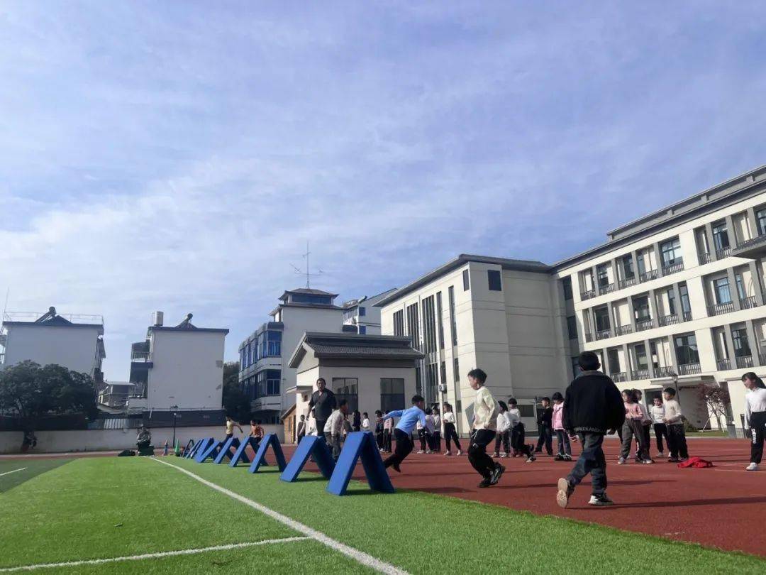 凝聚新力量 课堂展风采 ——航埠小学2023学年新进教师"双新""双减"下