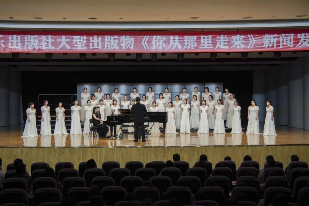 合唱《爷爷是个老头》合唱《红船谣》合唱《金湾》合唱《美丽的地方