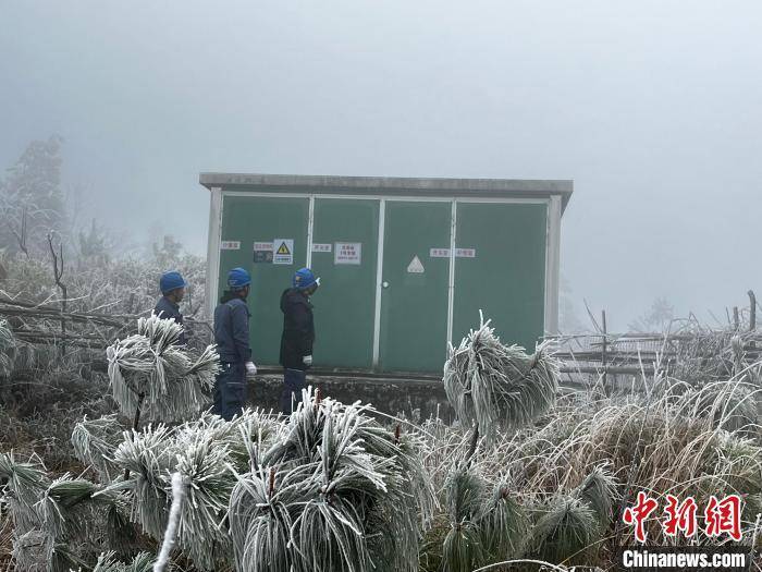 寒潮導致線路覆冰 廣西電網在桂林啟動今冬首輪融冰_應急_山區_監測