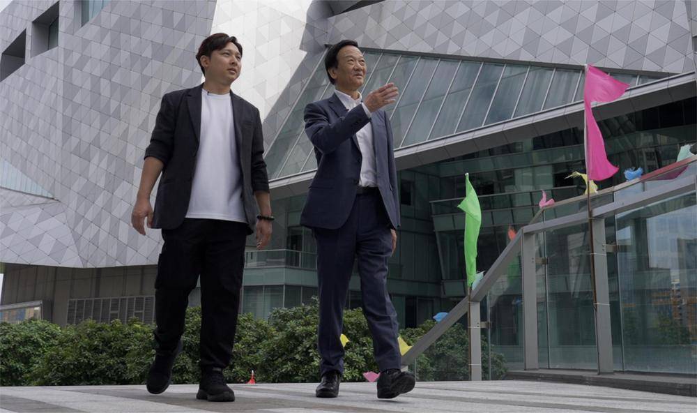 传承改革开放精神,系列微纪录片《跨越》播出_会长_历史_儿子
