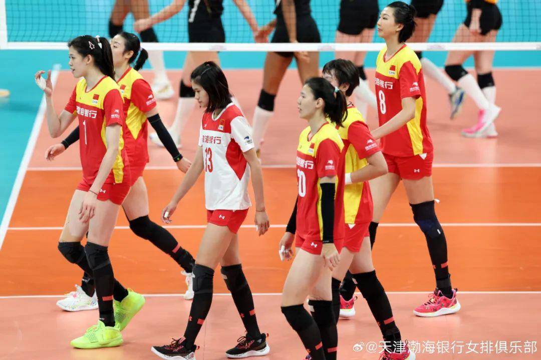 尤其是最后两局,天津女排展现出了敢打敢拼的精神,可以称得上是虽败犹