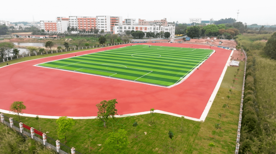 4月18日,楊和鎮楊和中學運動場啟用暨七年級足球賽開幕儀式在學校新