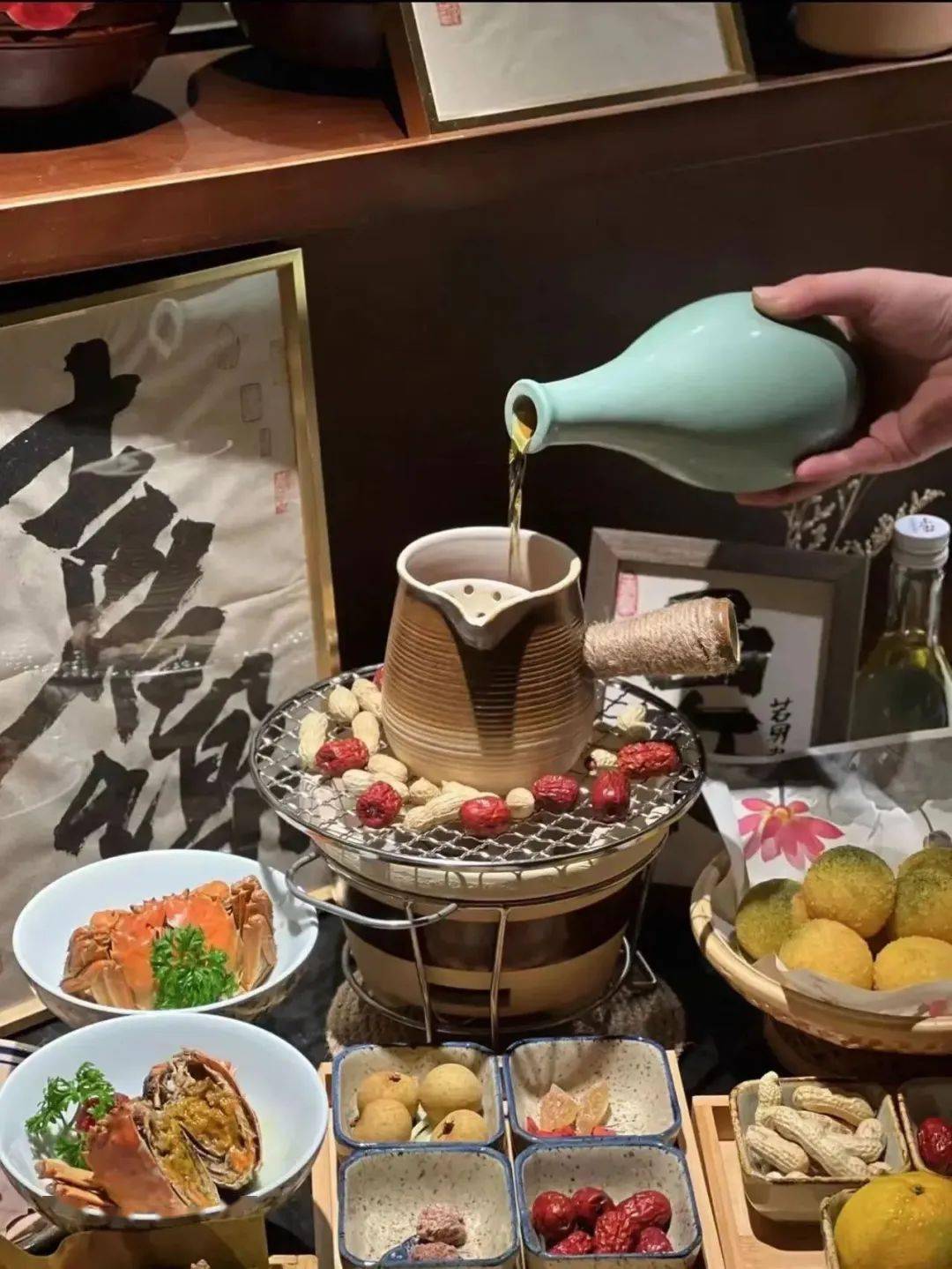 内容】四宫小食品:板栗一份,花生一份,红薯一份,年糕一份;煮酒美点