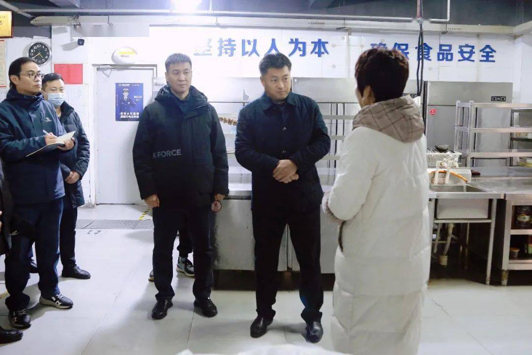 鹤壁市副市长王强调研我市食品安全工作时指出压实责任强化监管守牢