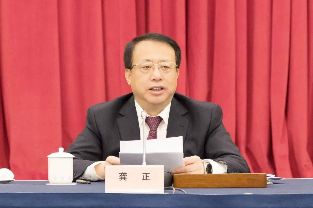 上海市市长龚正:在促进重点行业稳健运行上下功夫 保持金融业,房地产