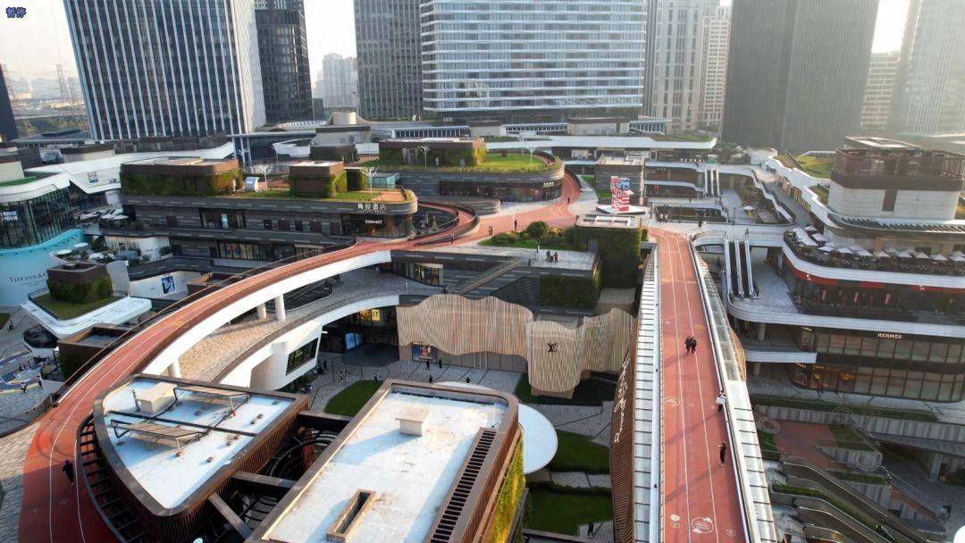 穿梭于空中连廊之上,来前滩体验别样的城市光影→_多层次_多路径_功能