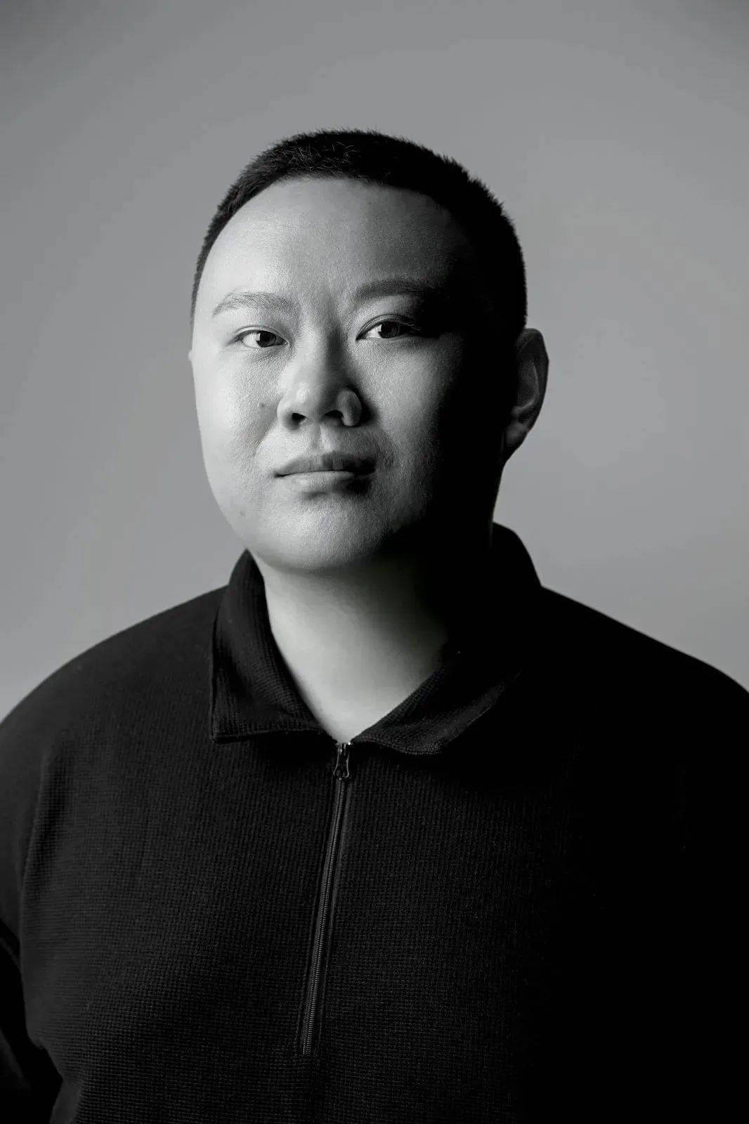 舞美设计:郭鑫制作人:六六 /摄影:景荣编剧:石磊 / 导演:靳飞出品方