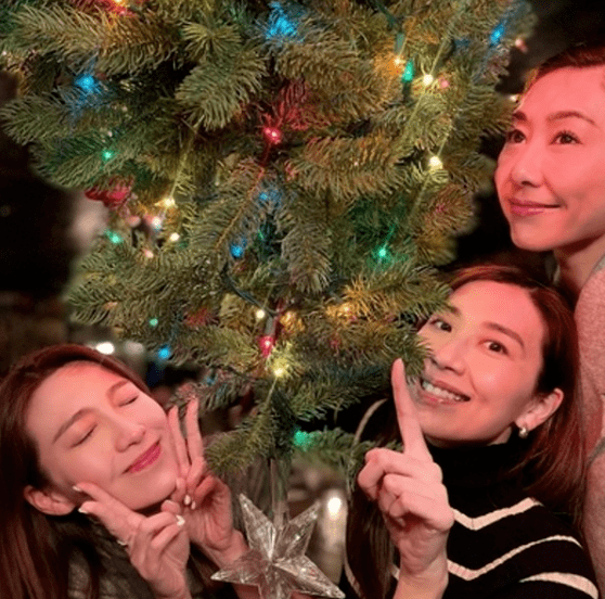 42岁tvb花旦唐诗咏罕晒三点式!