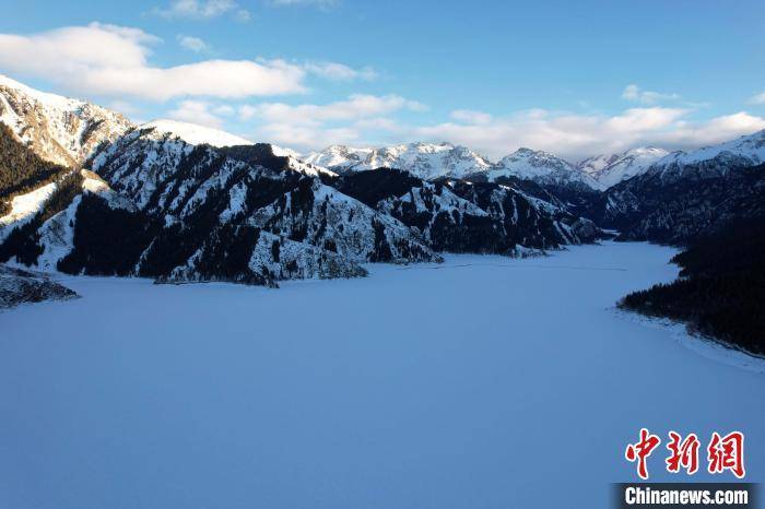 新疆天山天池无人机航拍图片 新疆天山天池无人机航拍图片