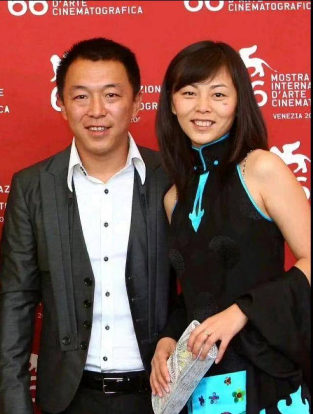 43岁黄渤全家近照 老婆图片