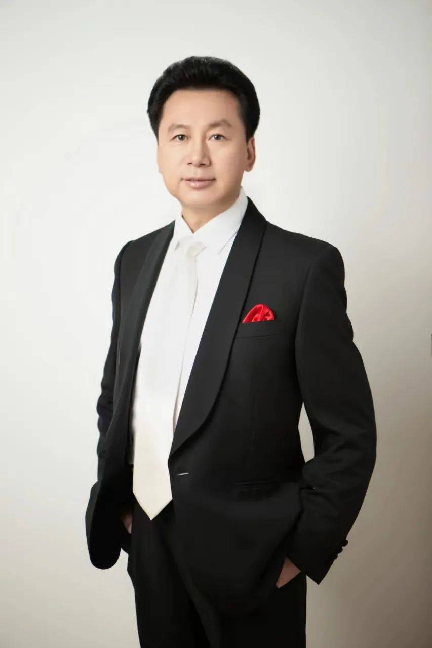 跨年夜,张英席和他的伙伴们在路边音乐会等你!