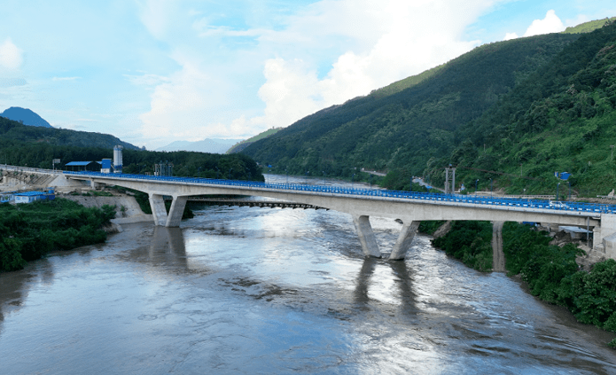 援缅甸滚弄大桥是中国孟定清水河至缅甸登尼公路替代现有老滚弄大桥