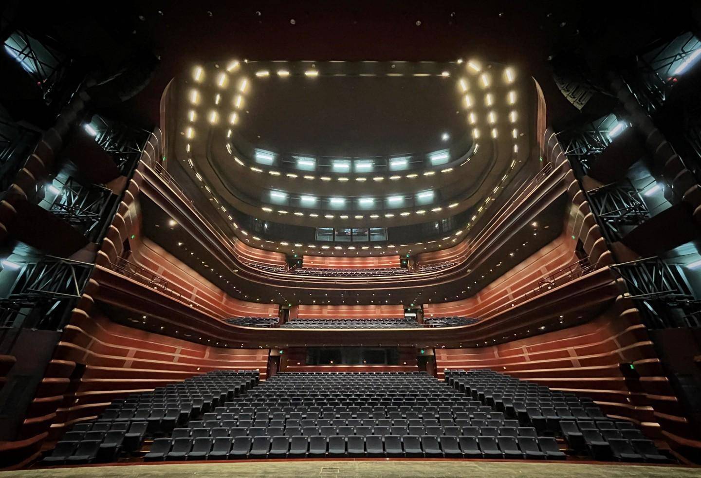 观众听觉与演员走位一致,北京艺术中心歌剧院如何实现这一效果?